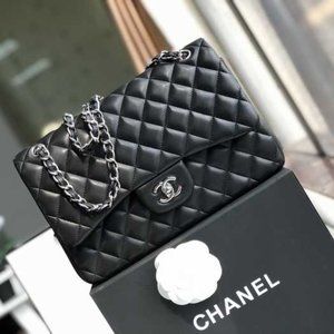 Chanel Classic Medium Double Flap Quilted Caviar Shoulder bag